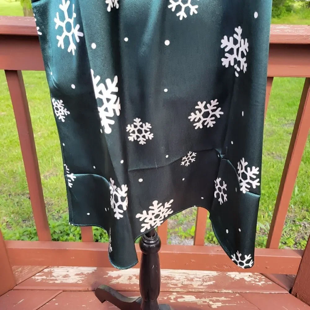 Ladies Snowflake Print Slip Christmas Crew Neck Spaghetti Strap Sleep Gown, XL